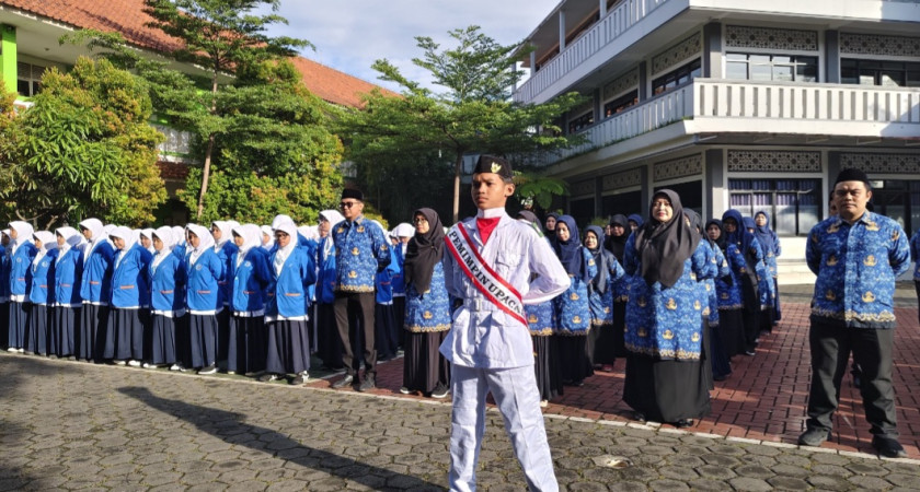 Kompak dan Khidmat, MTsN 2 Kota Bandung Peringati Hardiknas 2026