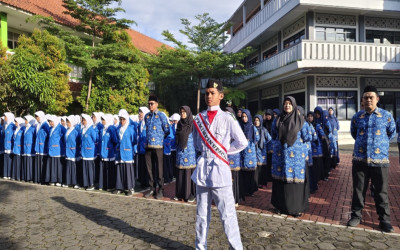 Kompak dan Khidmat, MTsN 2 Kota Bandung Peringati Hardiknas 2026